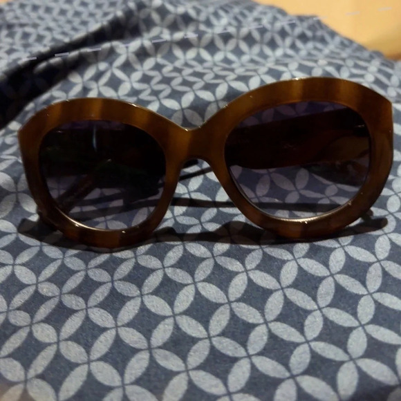 Ninewest round leopard frames chic sunglasses - Picture 2 of 13